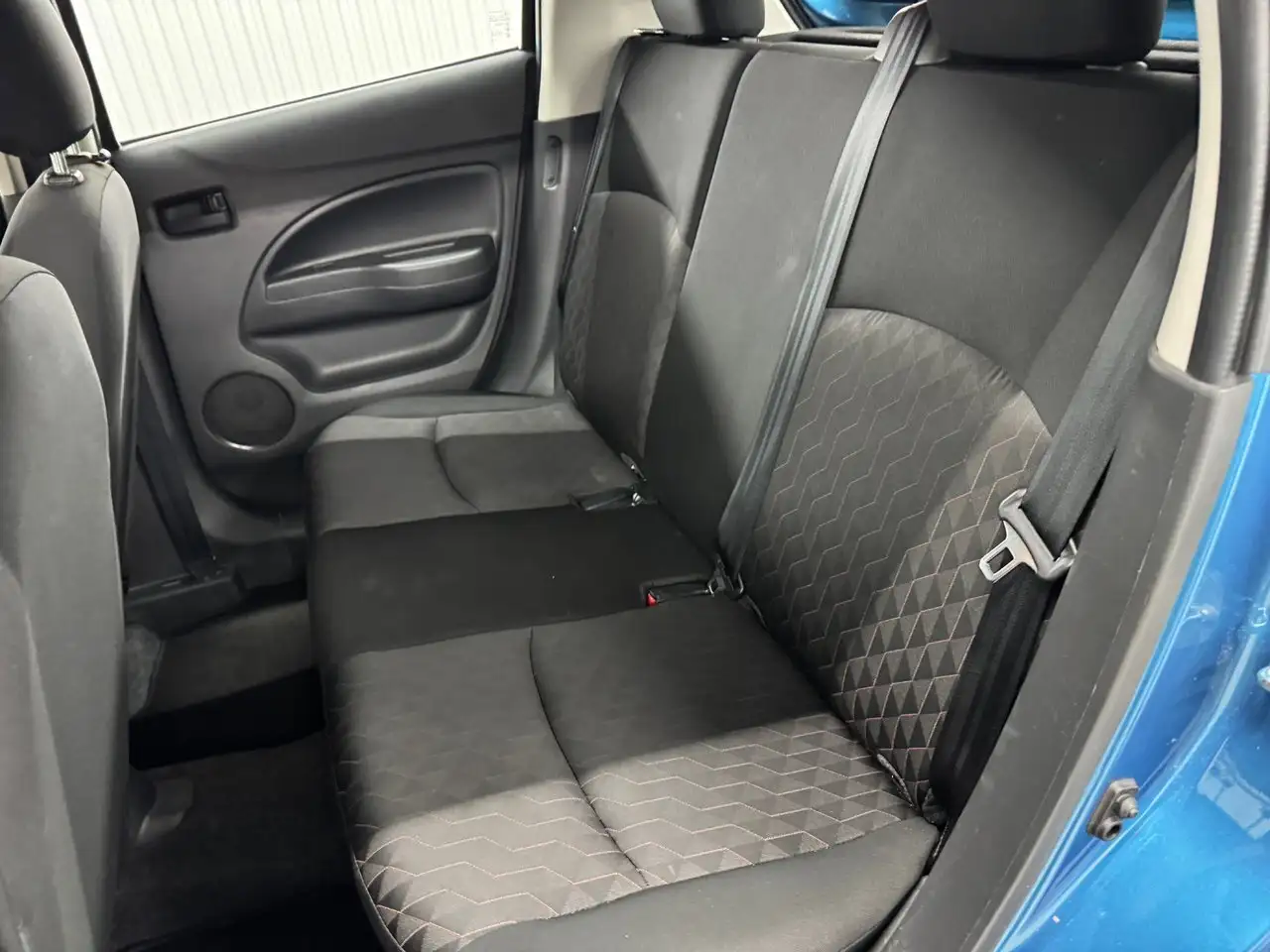 Mitsubishi Mirage снимка Mitsubishi Mirage