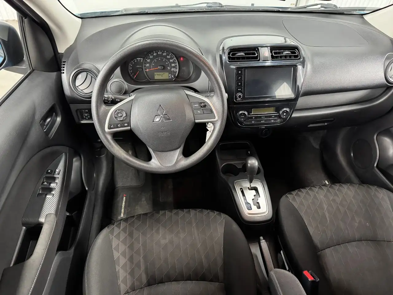 Mitsubishi Mirage снимка Mitsubishi Mirage