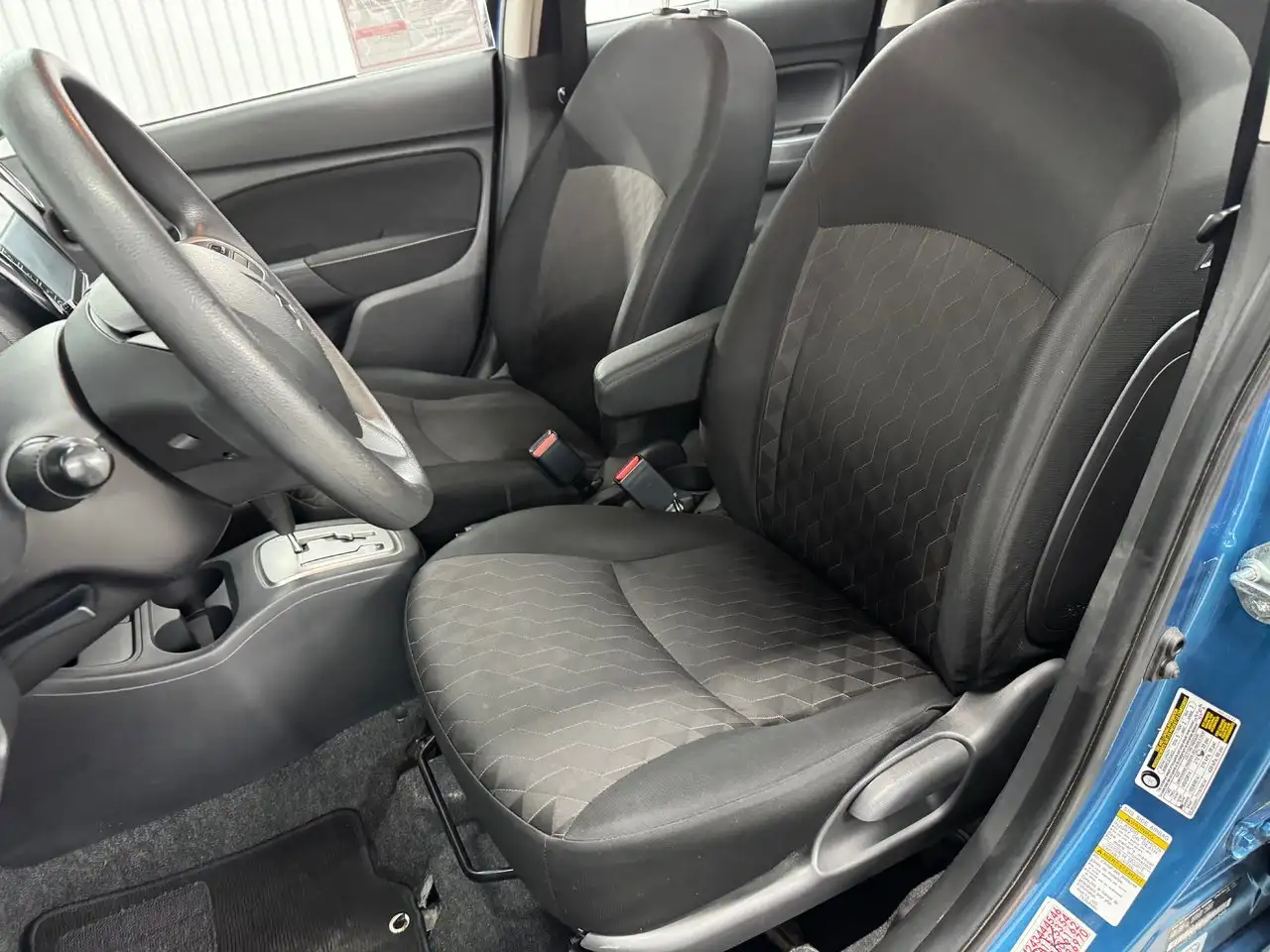 Mitsubishi Mirage снимка Mitsubishi Mirage