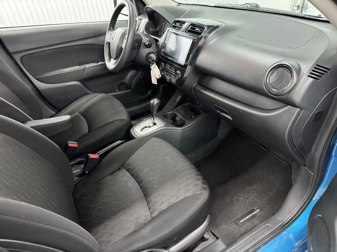 Mitsubishi Mirage снимка Mitsubishi Mirage
