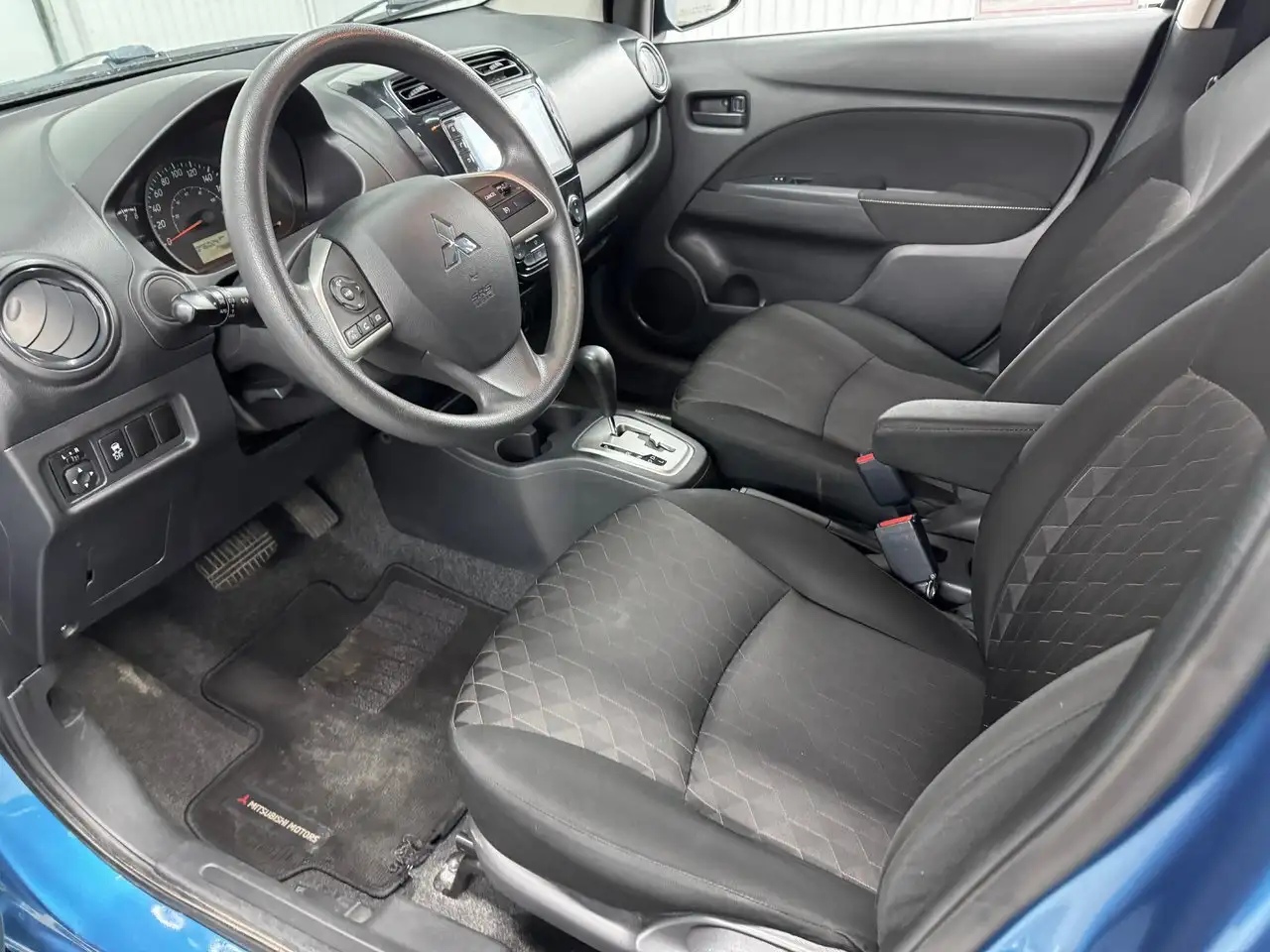 Mitsubishi Mirage снимка Mitsubishi Mirage