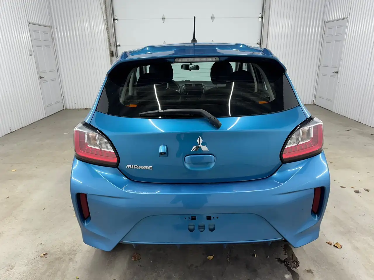 Mitsubishi Mirage снимка Mitsubishi Mirage