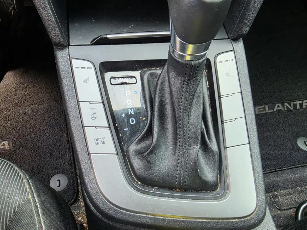 Hyundai ELANTRA снимка Hyundai ELANTRA