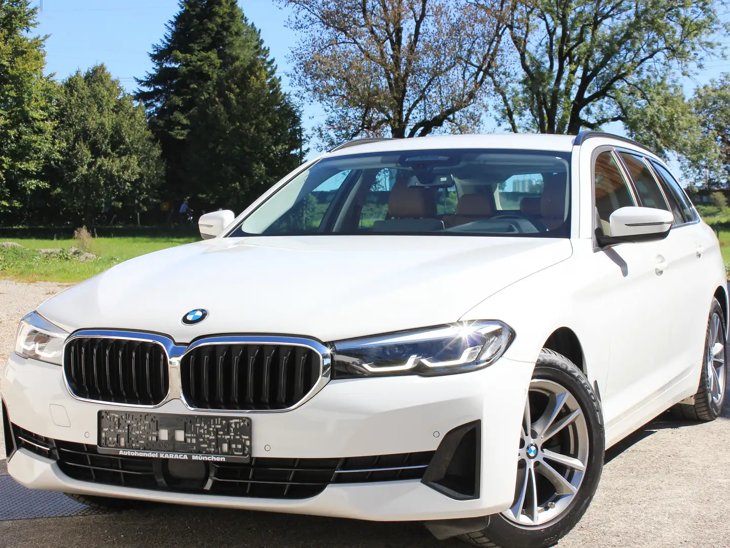 BMW 520 520 d T Kamera HeadUp Leder Standhzg Driving+ 1Han Weiß - 1