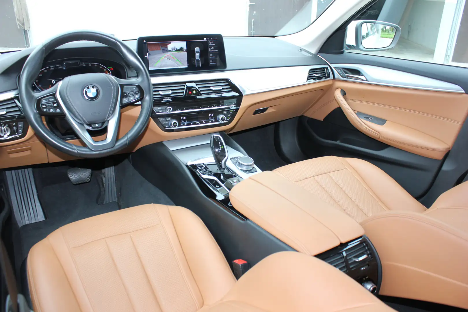BMW 520 520 d T Kamera HeadUp Leder Standhzg Driving+ 1Han Weiß - 2
