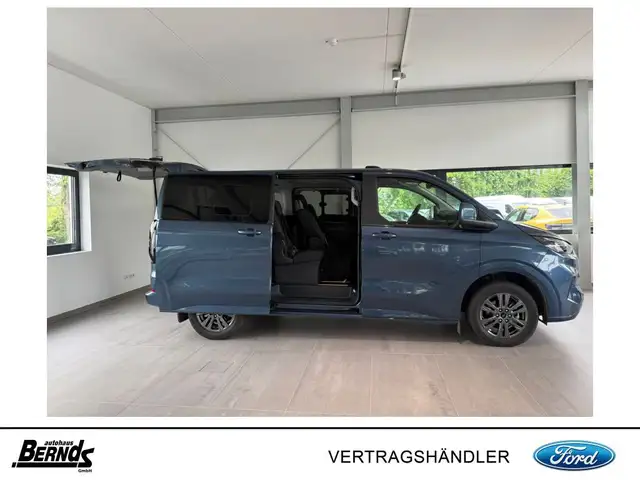 Ford Tourneo Custom view 4