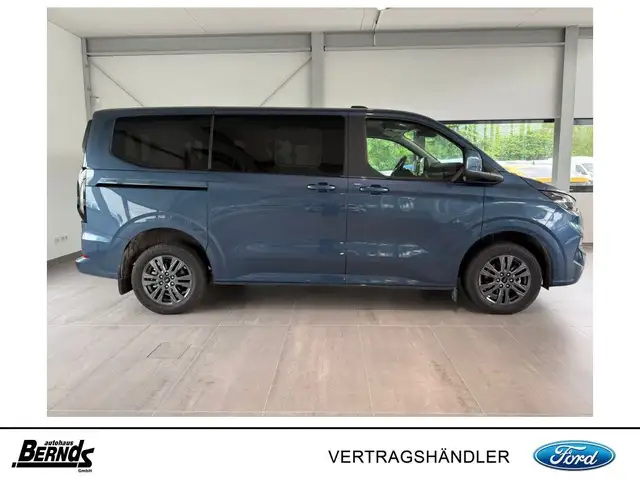 Ford Tourneo Custom view 3
