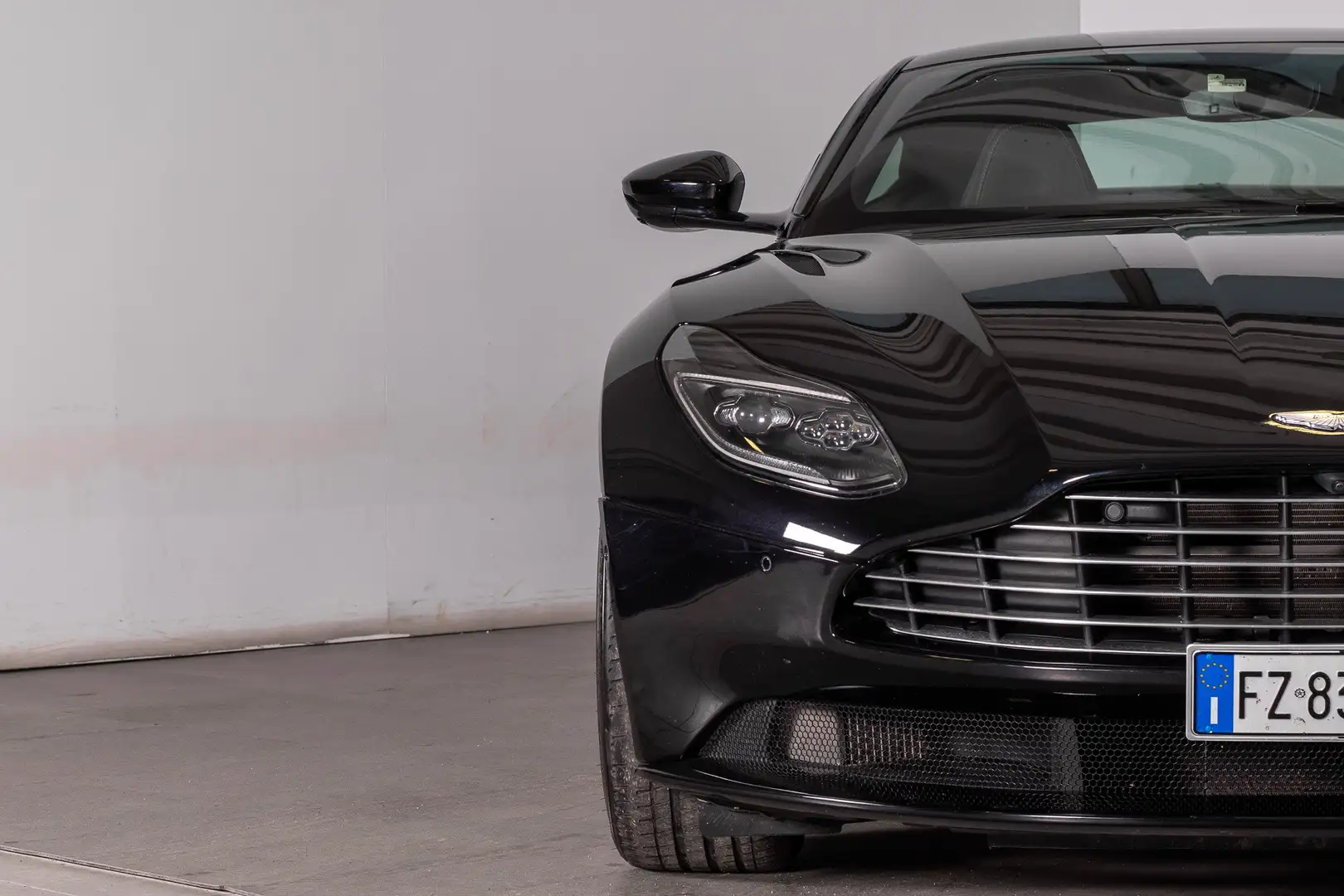 Aston Martin DB11 Coupe 4.0 V8 auto 510CV TAGLIANDI UFFICIALI ASTON Noir - 2
