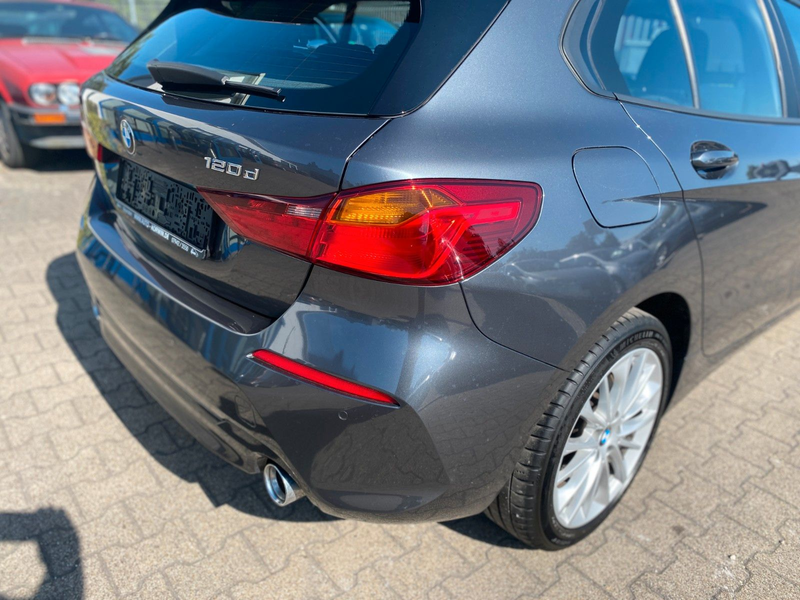 BMW 120 d Advantage — photo 11