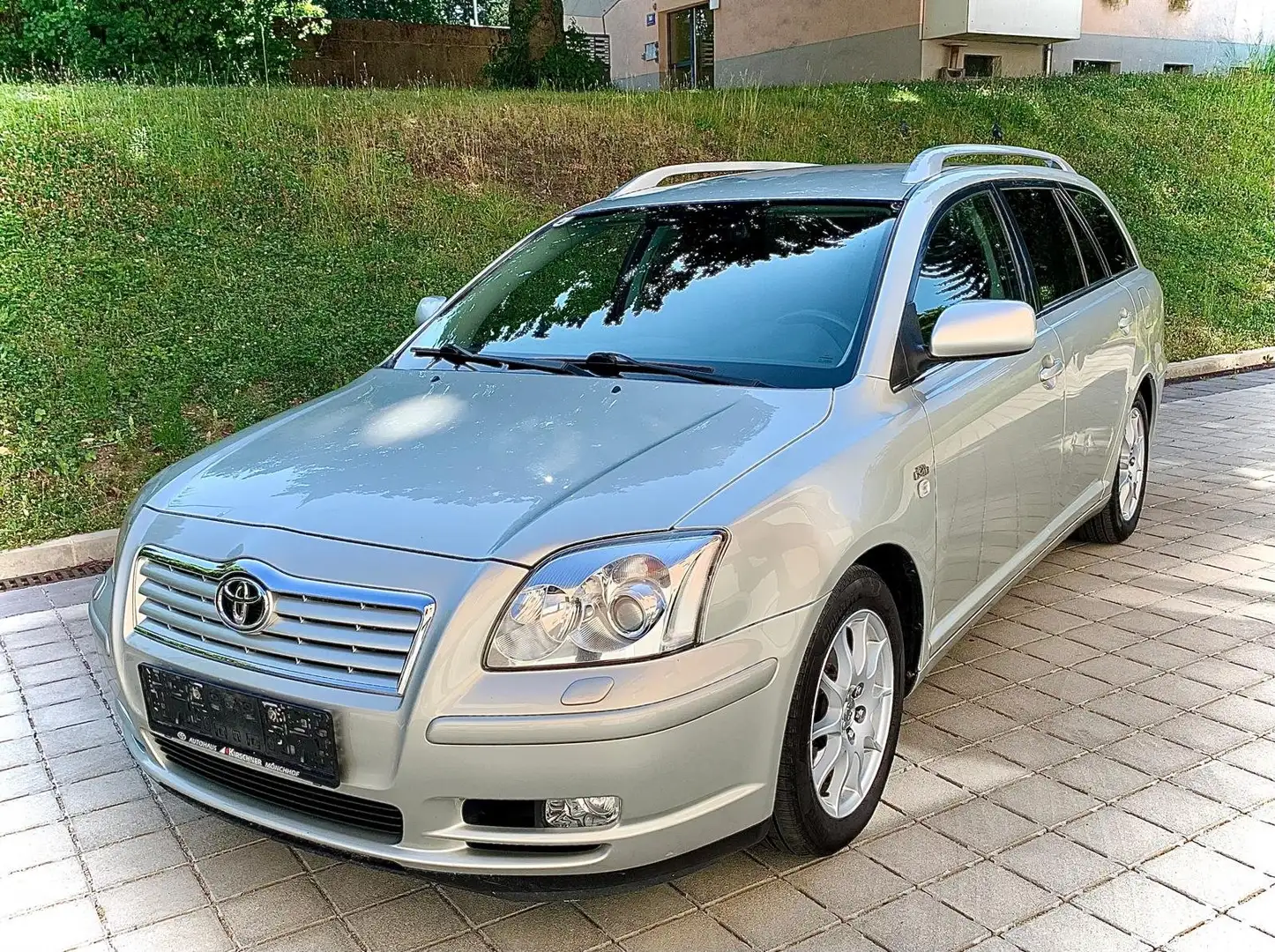 Toyota Avensis Avensis 2,0 D4-D Linea Sol- 1Besitz- Guter Zustand Grau - 1