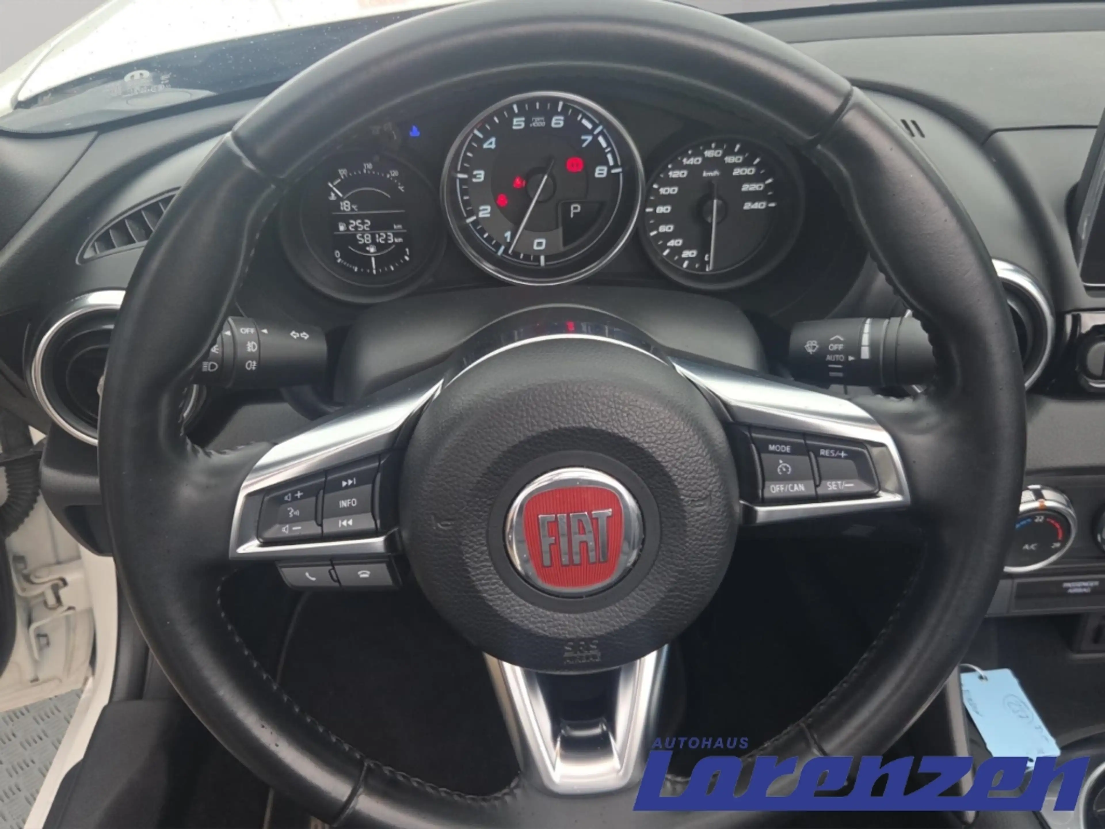 Fiat 124 Spider LUSSO 1.4 MultiAir Automatik LED Kurvenlicht Musik — photo 12