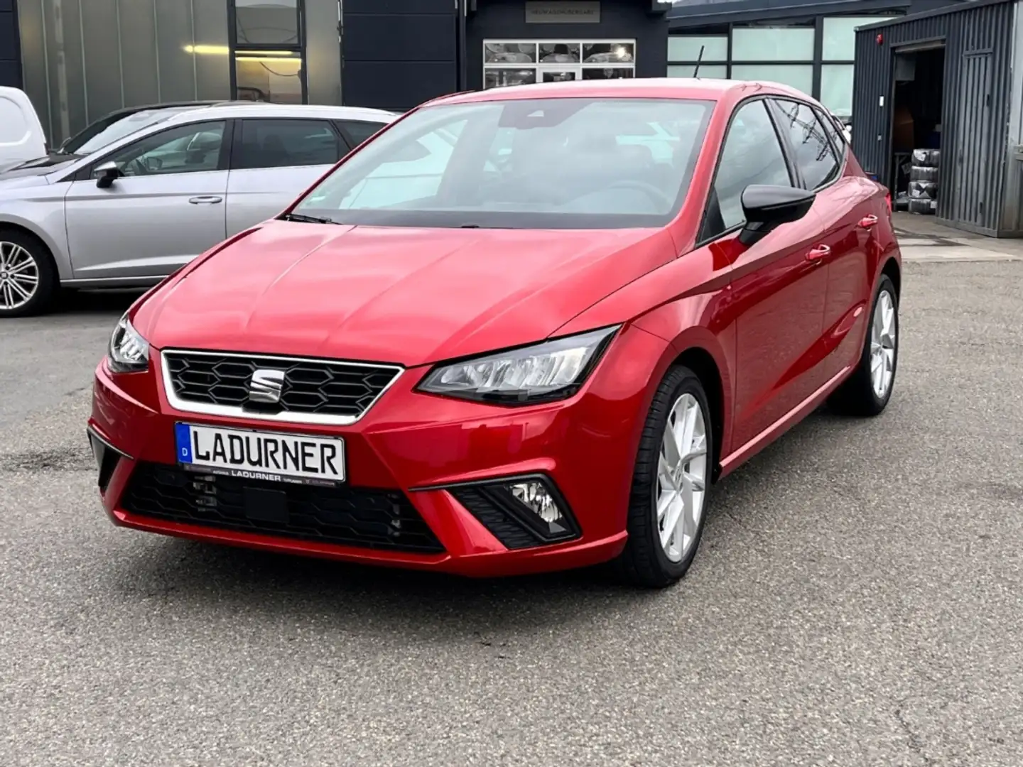 SEAT Ibiza FR1.0lTSI DSG SHZ+PDC+WinterPaket+Navi+LED Rot - 2