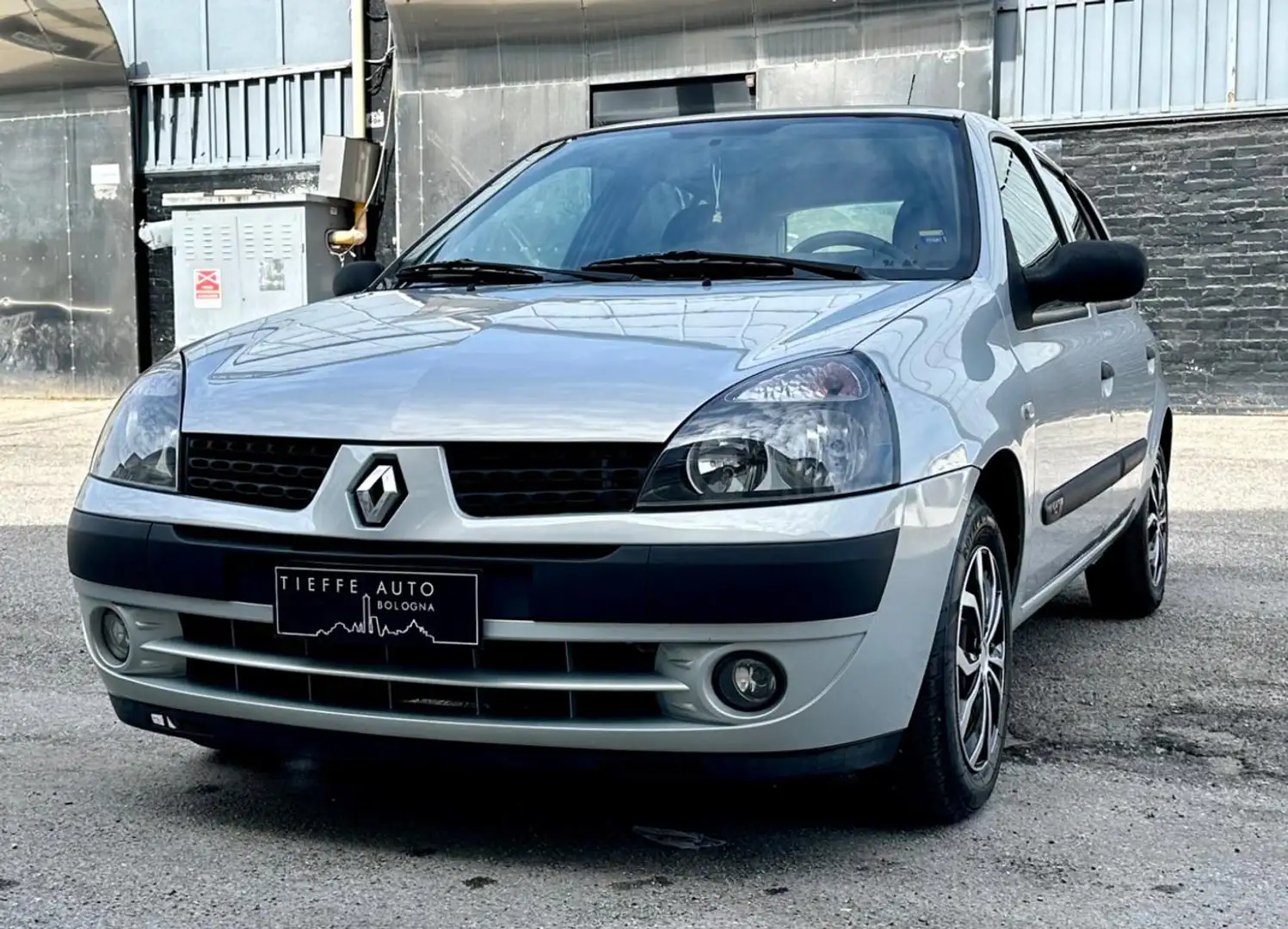 Renault Clio 1.2 16V cat 5 porte NEOPATENTATI Grau - 1