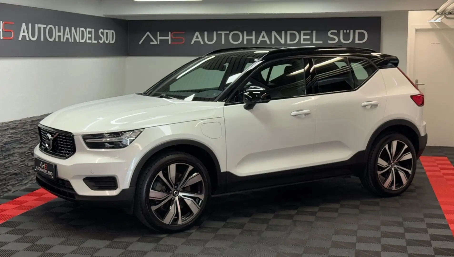 Volvo XC40 R Design Recharge 2WD Weiß - 1