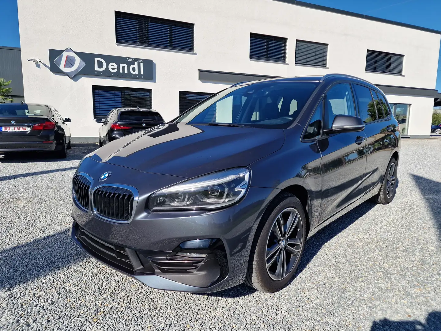 BMW 220 220d Gran Tourer xDrive Aut. Sport Line Grau - 2