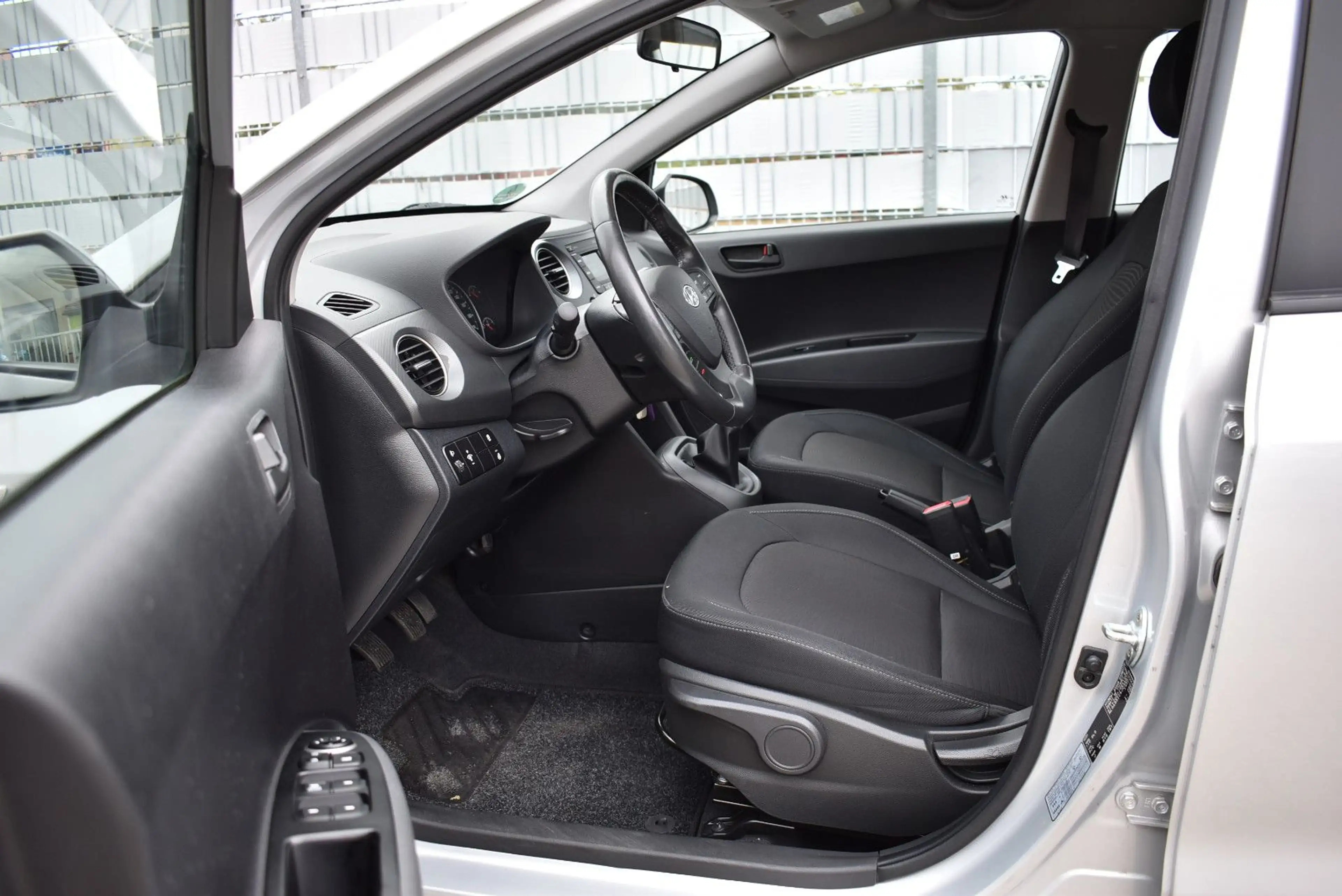 Hyundai i10 YES.TÜV &Inspektion Neu — photo 11