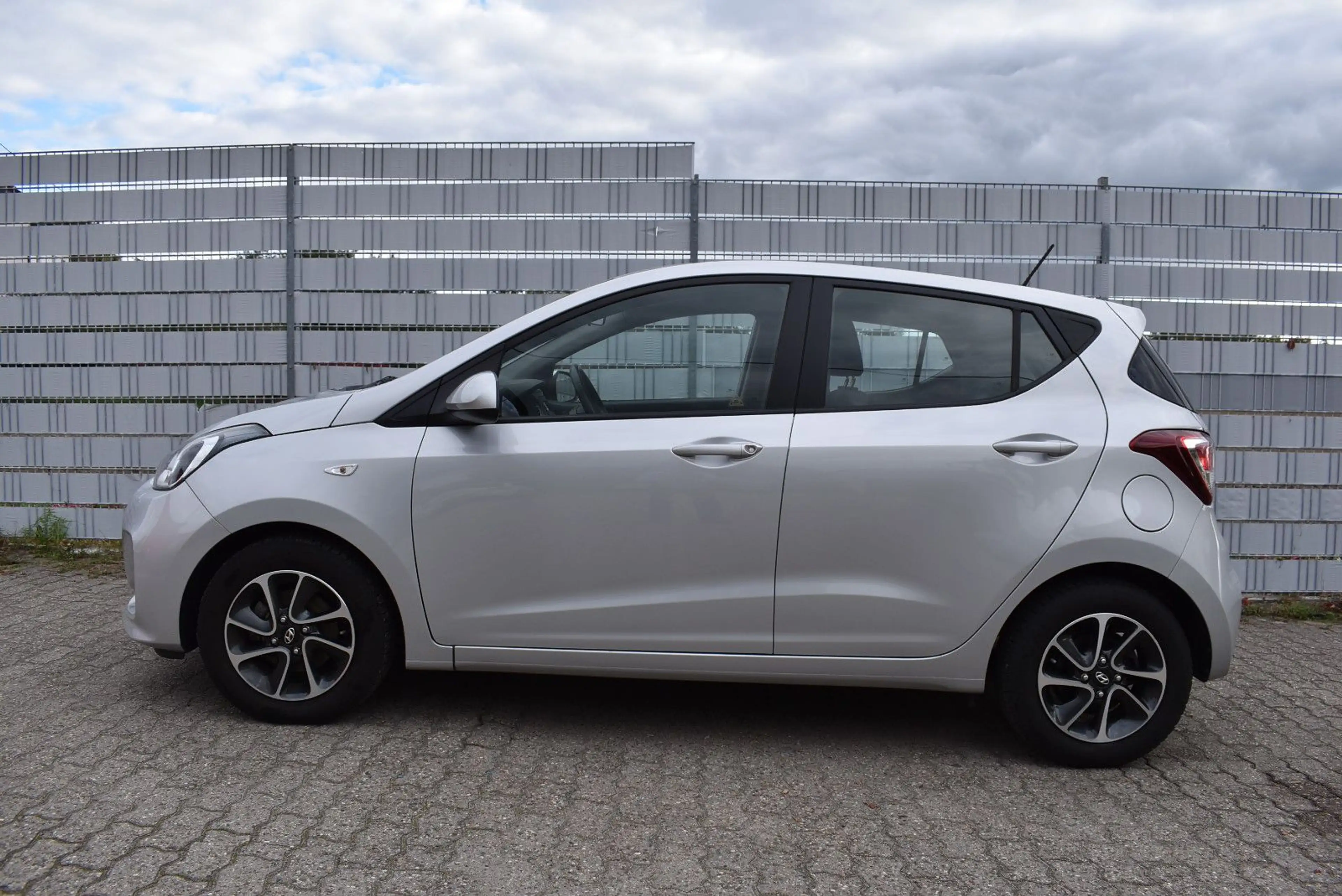 Hyundai i10 YES.TÜV &Inspektion Neu — photo 8