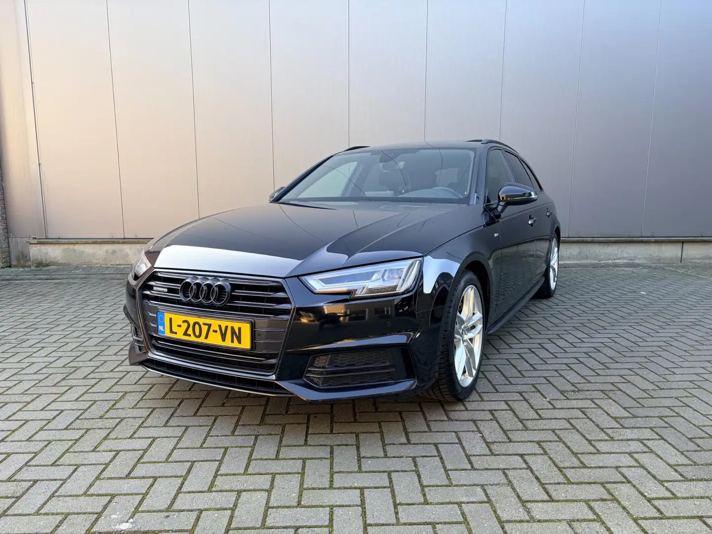 Audi A4 Avant 2.0 TDI quattro Sport S line black edition Noir - 1