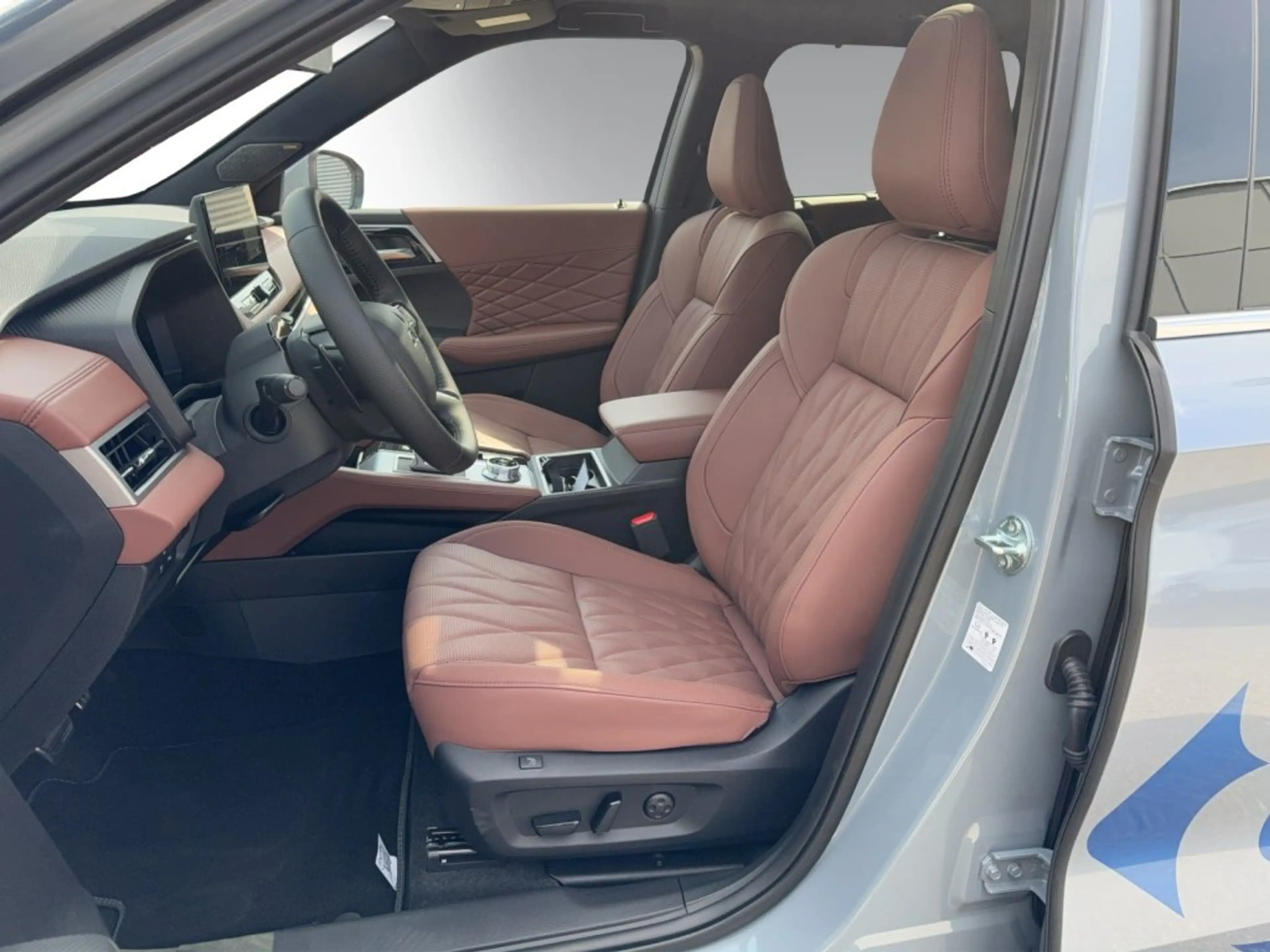 Mitsubishi Outlander PHEV 2,4 4WD Diamond Luxury 2-tone LederBraun AT 25 — photo 6