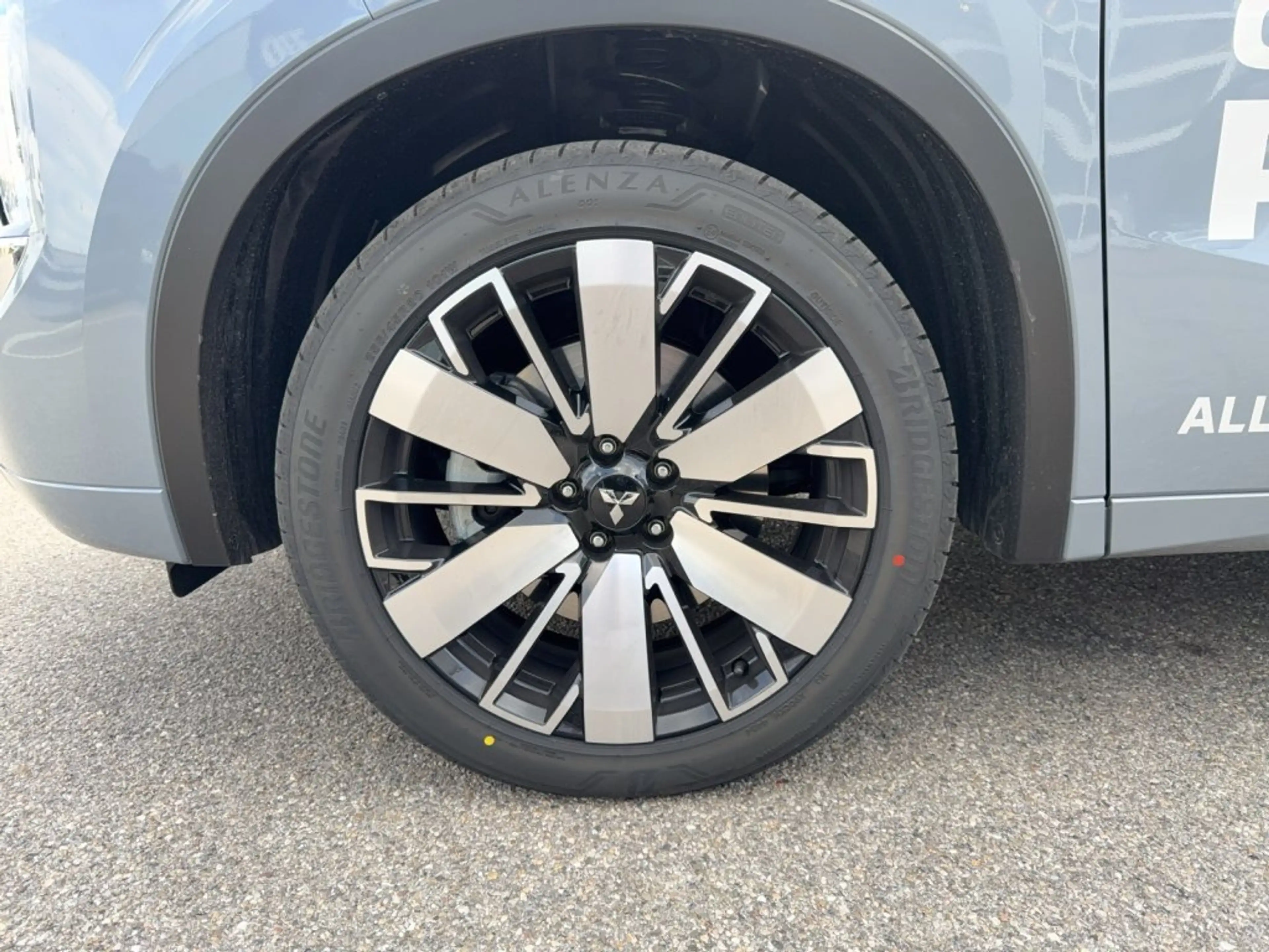 Mitsubishi Outlander PHEV 2,4 4WD Diamond Luxury 2-tone LederBraun AT 25 — photo 13
