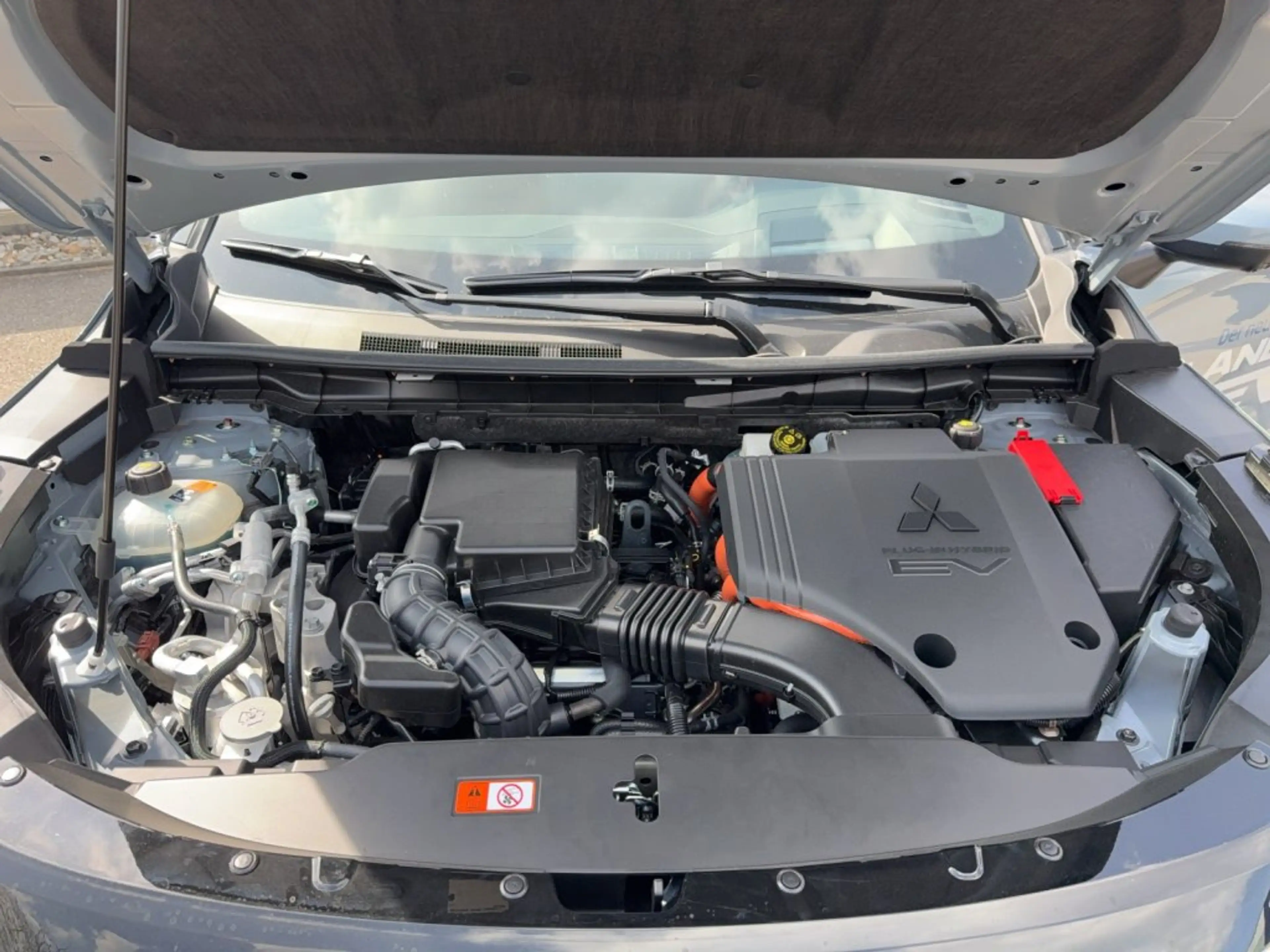 Mitsubishi Outlander PHEV 2,4 4WD Diamond Luxury 2-tone LederBraun AT 25 — photo 12