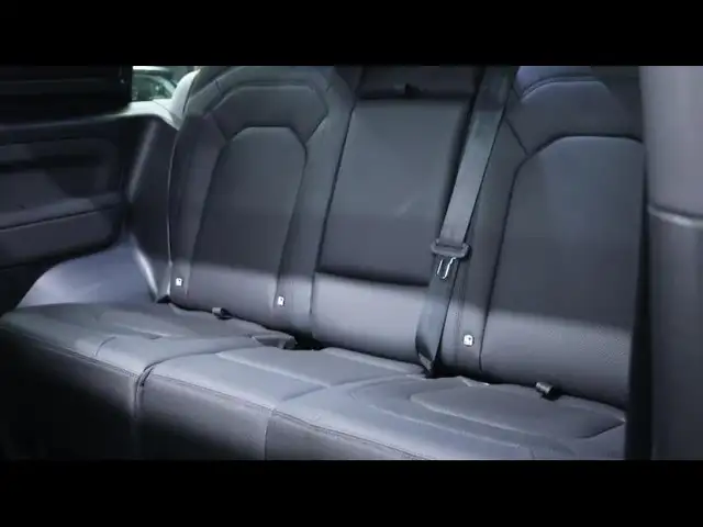 Land Rover Defender view 15