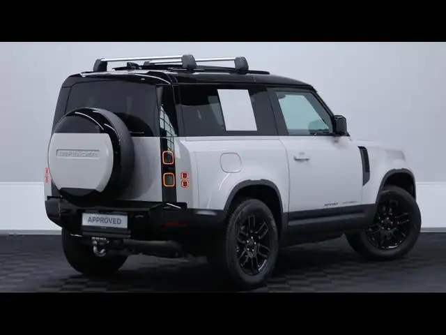 Land Rover Defender view 5