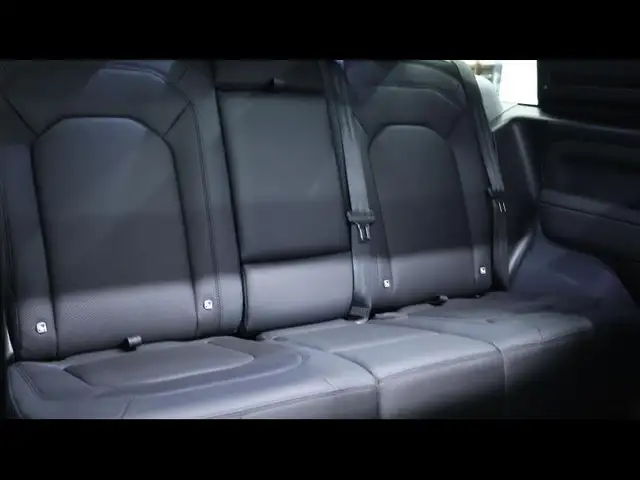 Land Rover Defender view 14