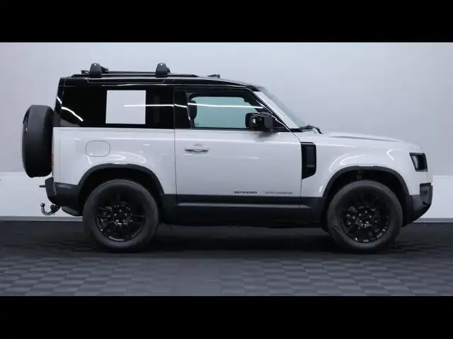 Land Rover Defender view 4