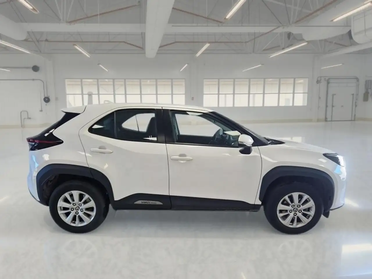 Toyota Yaris Cross 1.5H 92 CV E-CVT BUSINESS SUV, миниатюра 3