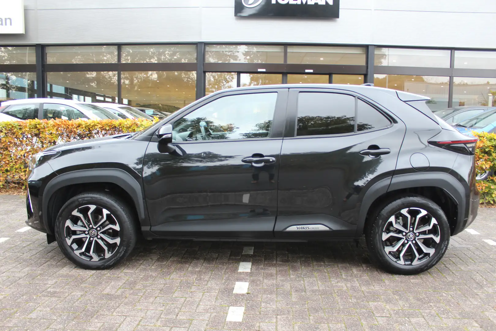 Toyota Yaris Cross 1.5 Hybrid First Edition | Rijklaar | Trekhaak | A Zwart - 2
