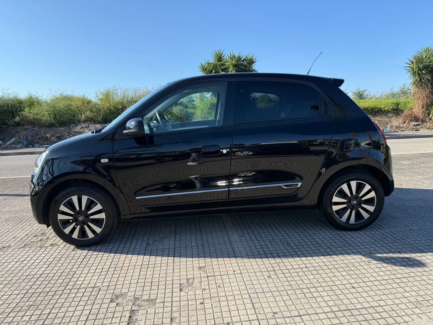 Renault Twingo SCe 65 CV Intens Schwarz - 2