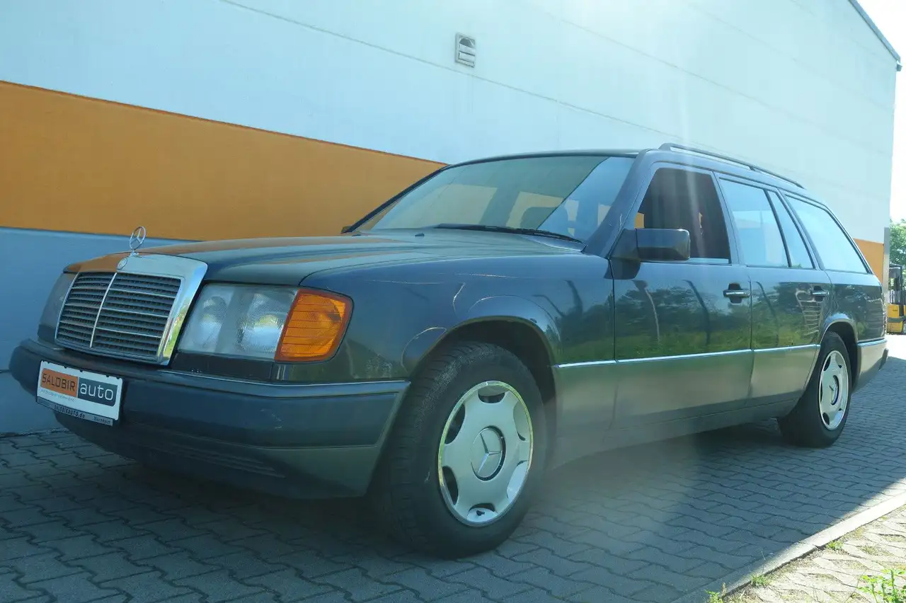 Mercedes-Benz 230