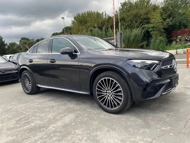 Mercedes-Benz 220 view 5