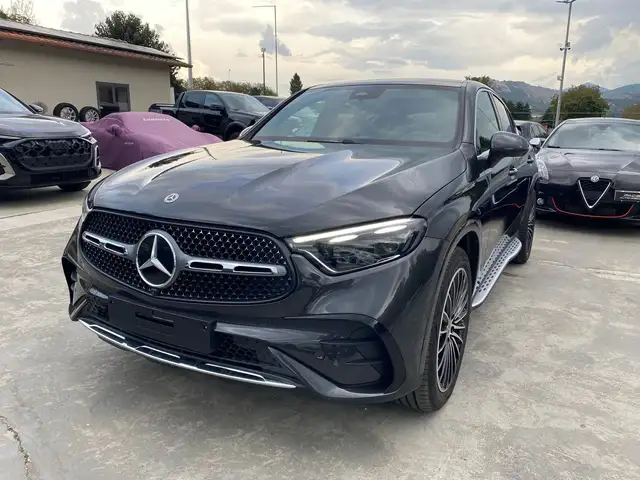 Mercedes-Benz 220 view 9