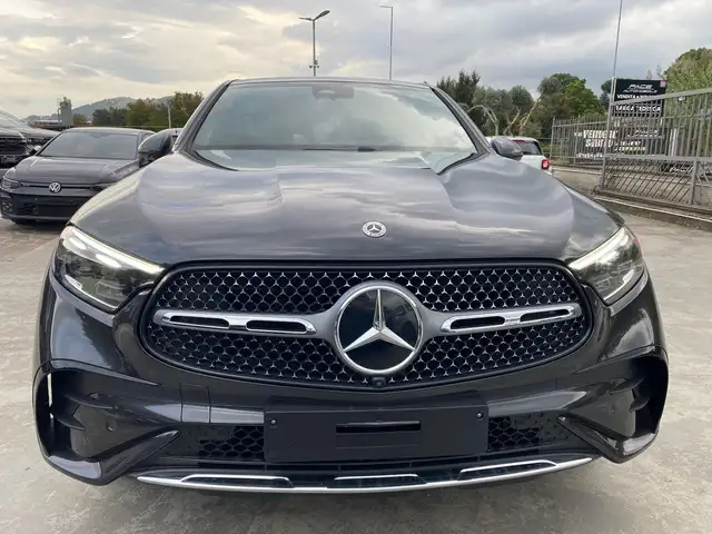 Mercedes-Benz 220 view 6