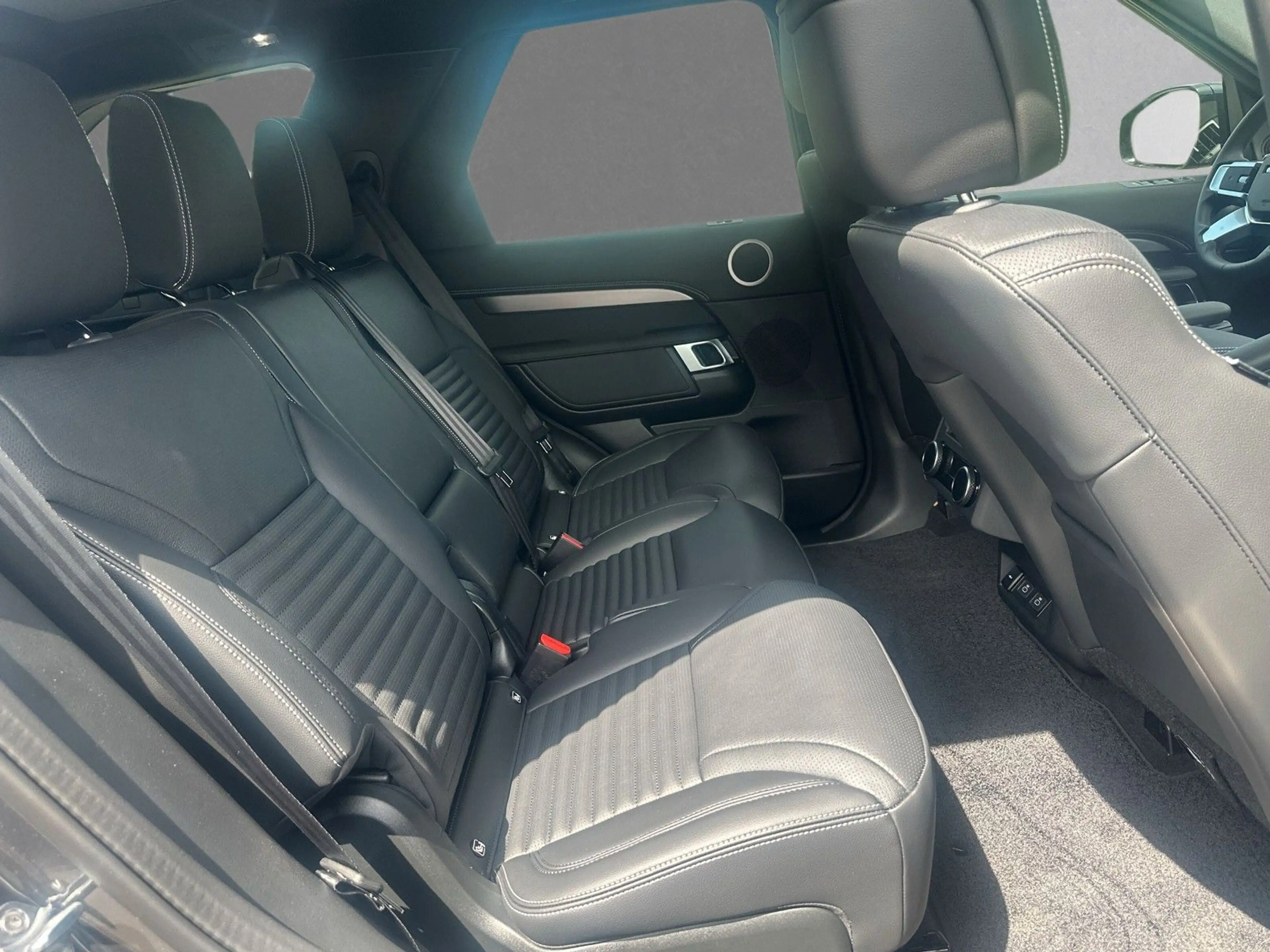Land Rover Discovery D250 AWD DYNAMIC SE 7-Sitzer AHK — photo 5