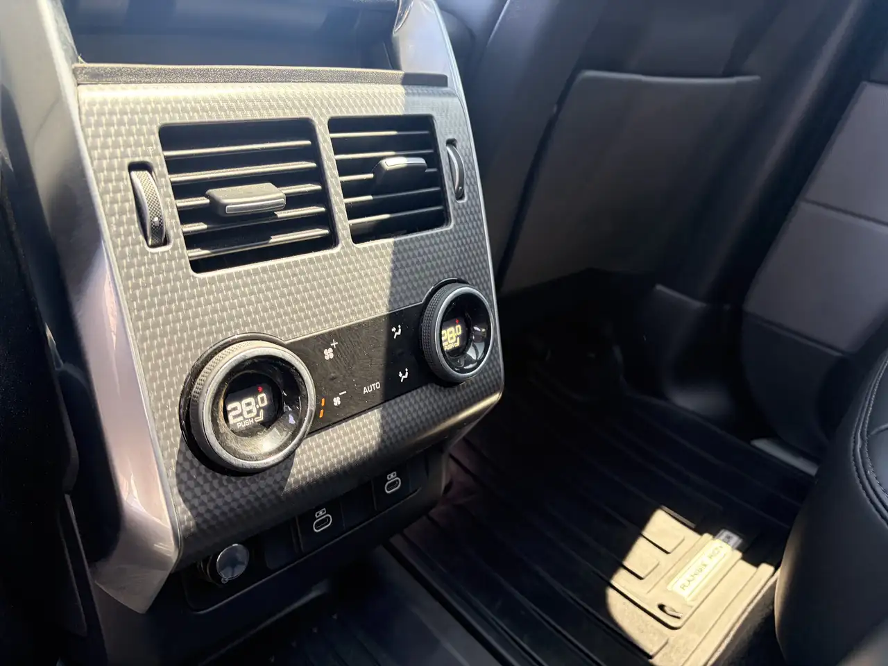 Land Rover Range Rover Sport photo Land Rover Range Rover Sport