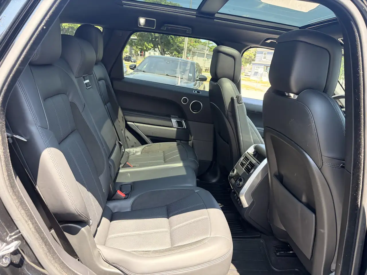 Land Rover Range Rover Sport photo Land Rover Range Rover Sport