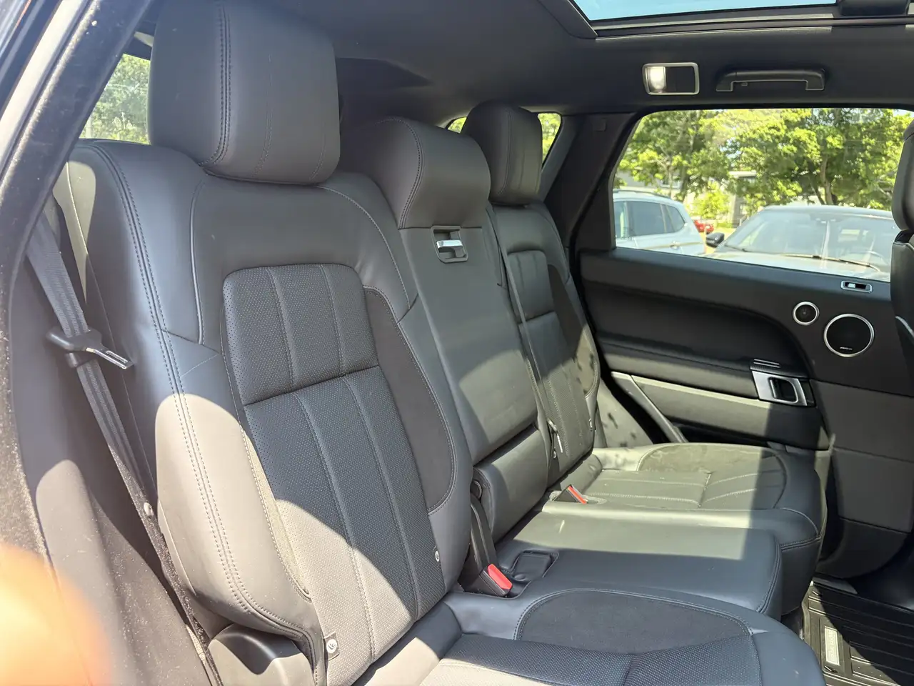 Land Rover Range Rover Sport photo Land Rover Range Rover Sport