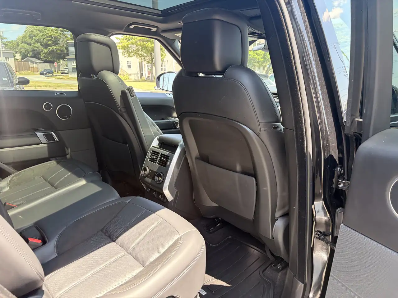 Land Rover Range Rover Sport photo Land Rover Range Rover Sport