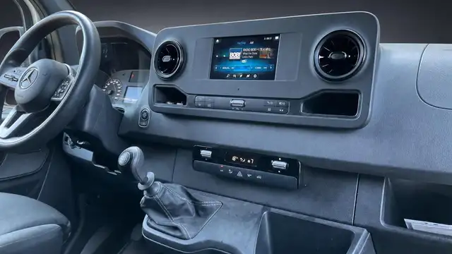 Mercedes-Benz Sprinter view 8