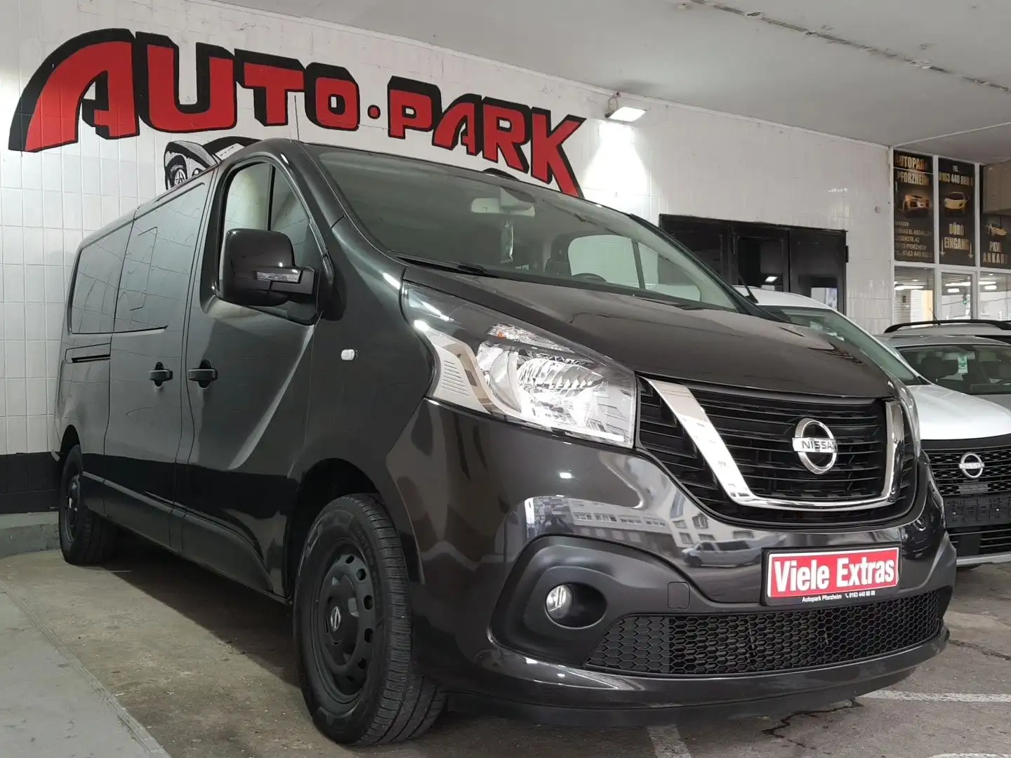 Nissan NV300 Kombi L2H1 2,9t PREMIUM/8SITZE/KLIMA/NAVI Noir - 2