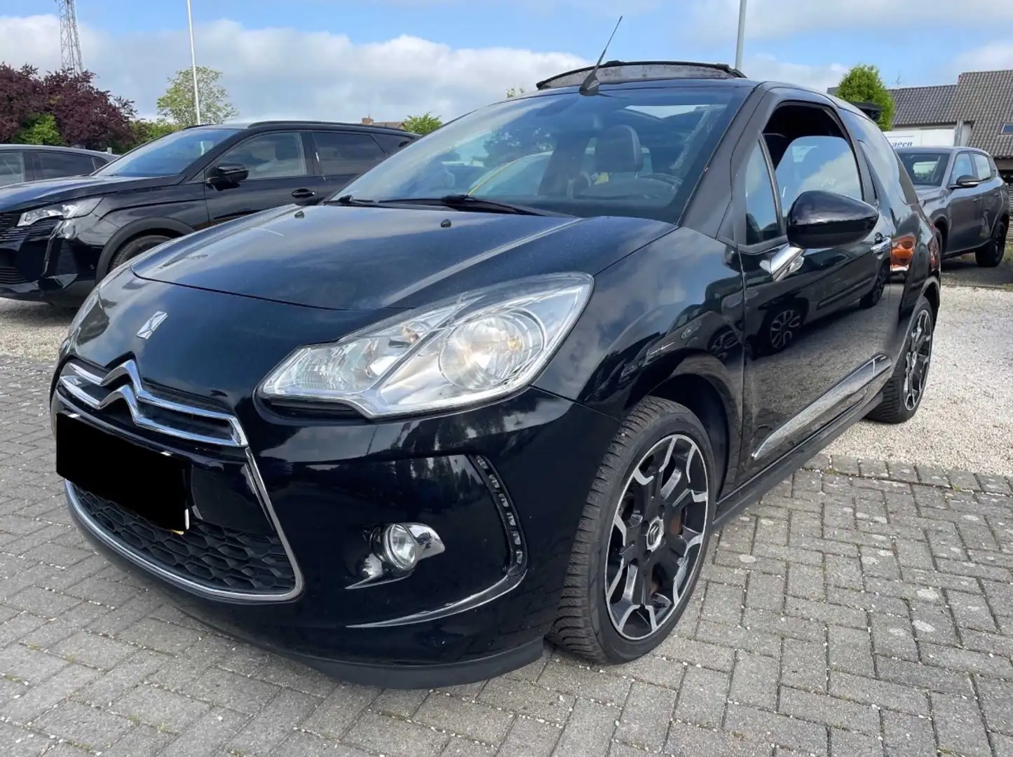 DS Automobiles DS 3 1,6 VTi SoChic Cabrio Schwarz - 1