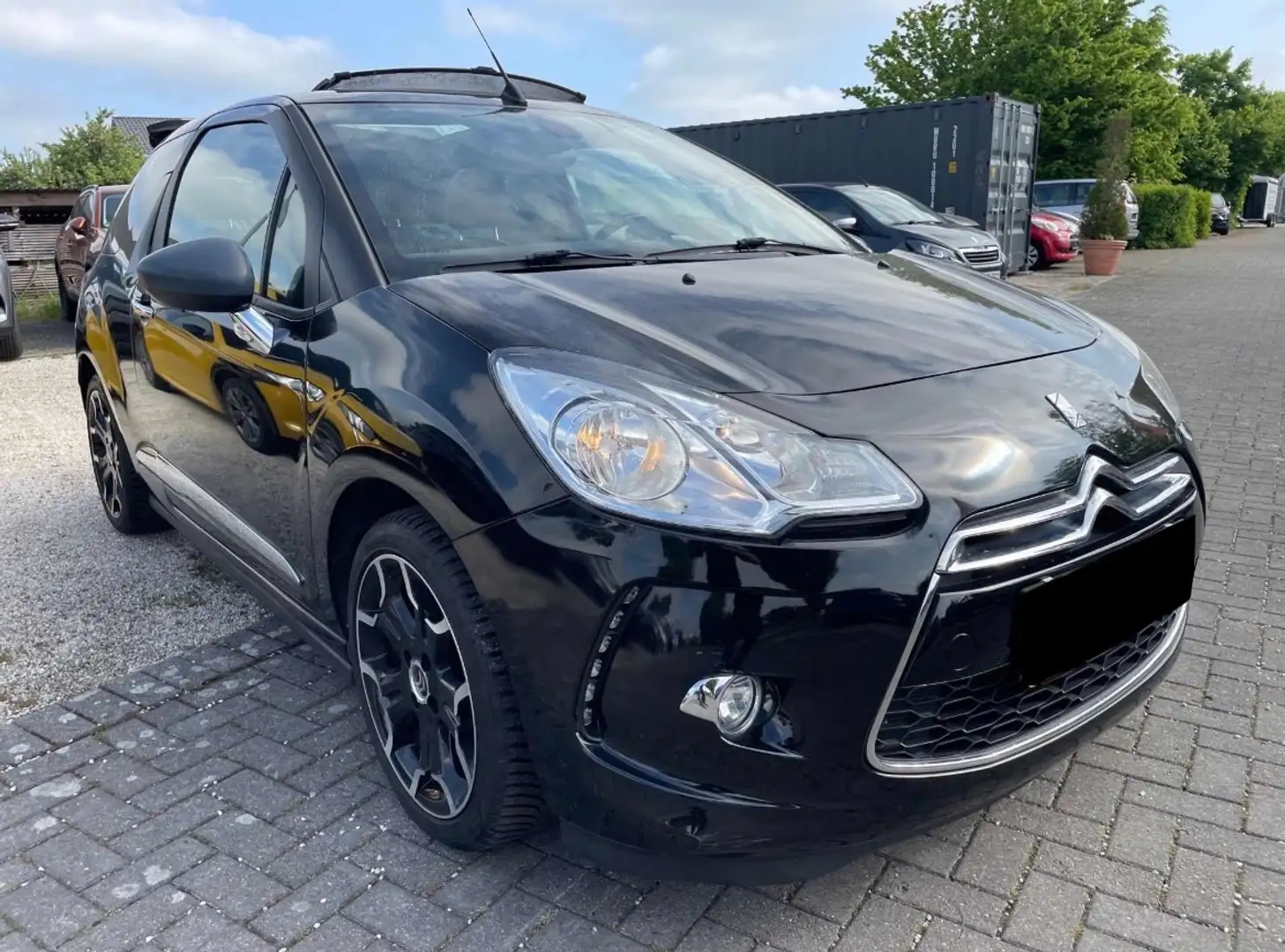 DS Automobiles DS 3 1,6 VTi SoChic Cabrio Schwarz - 2