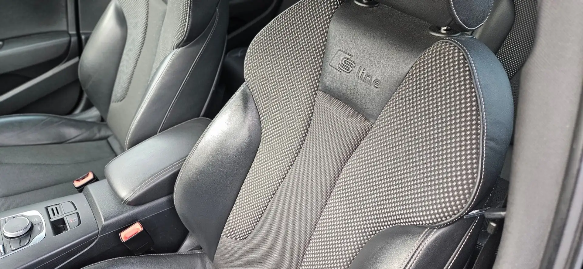 Audi A3 A3 2.0 TDI Sportback quattro S tronic Ambiente Schwarz - 2