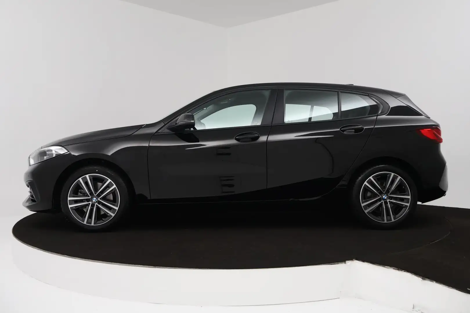BMW 118 1-serie 118i High Executive Edition (PARKEERSENSOR Zwart - 2