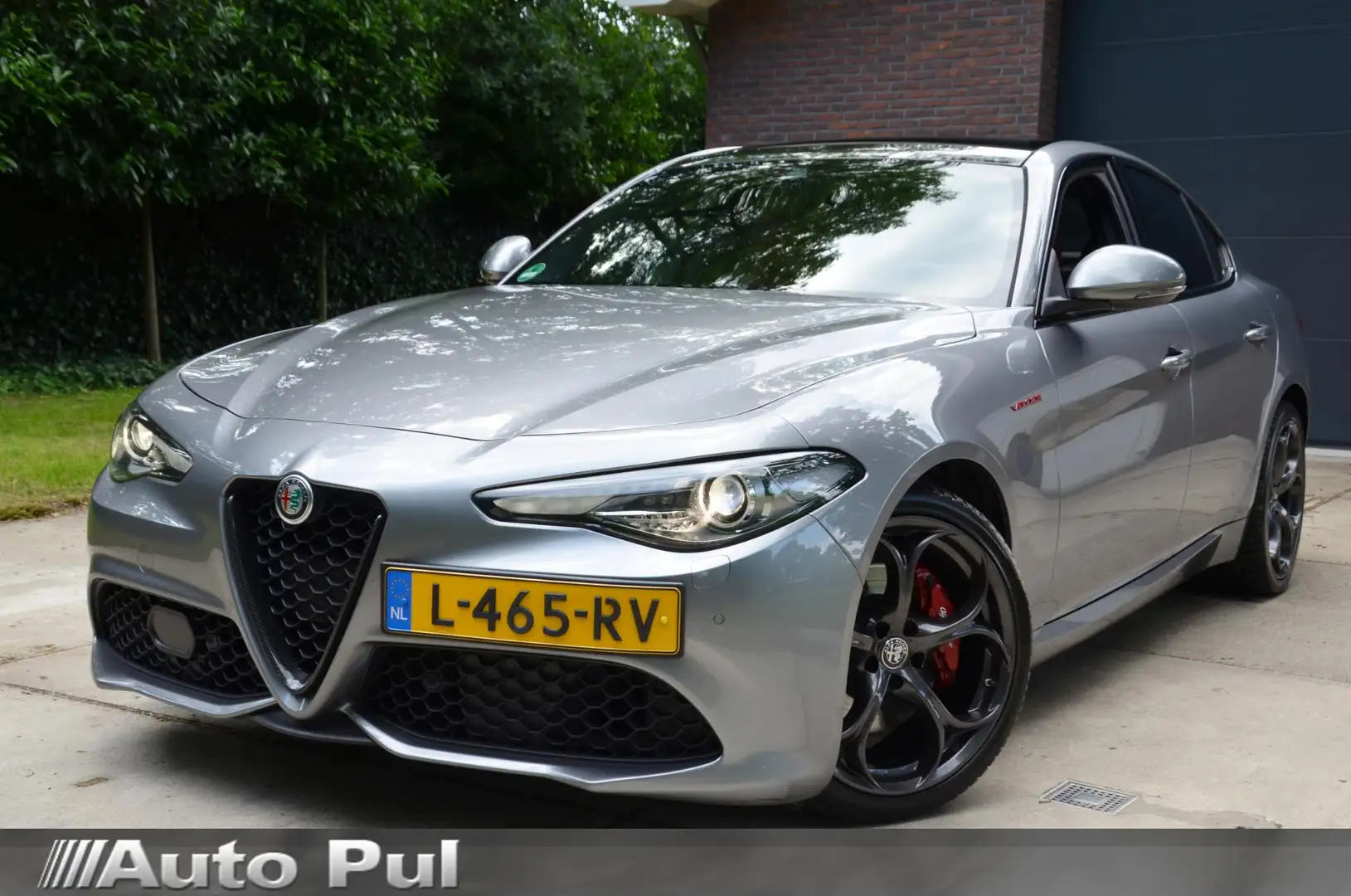 Alfa Romeo Giulia 2.0 T Veloce Automaat Navi/Pdc/Ecc/Panoramadak/Sto Grijs - 1