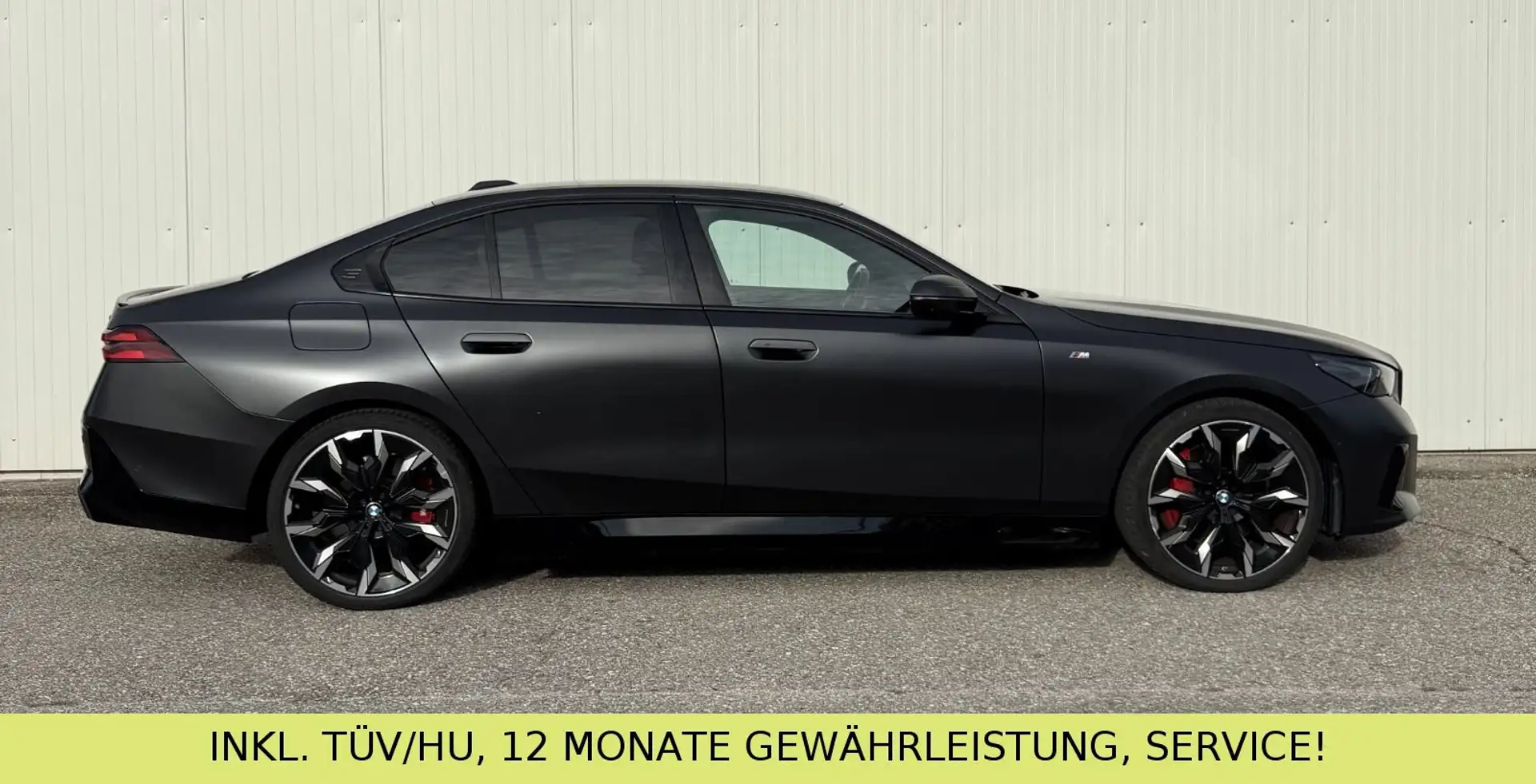 BMW 5 Series 550e 2025 검정 사진 2