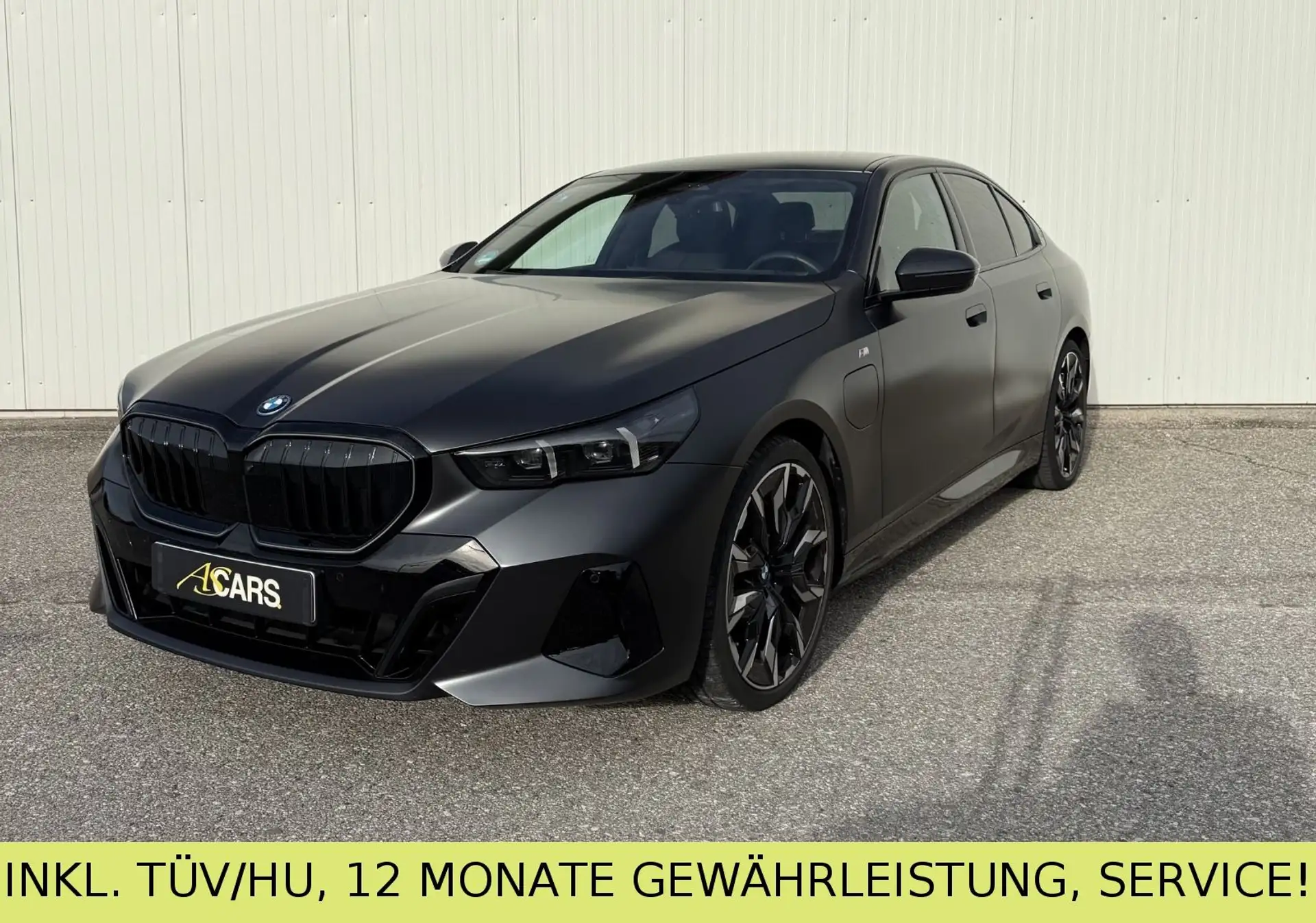 BMW 5 Series 550e 2025 검정 사진 8